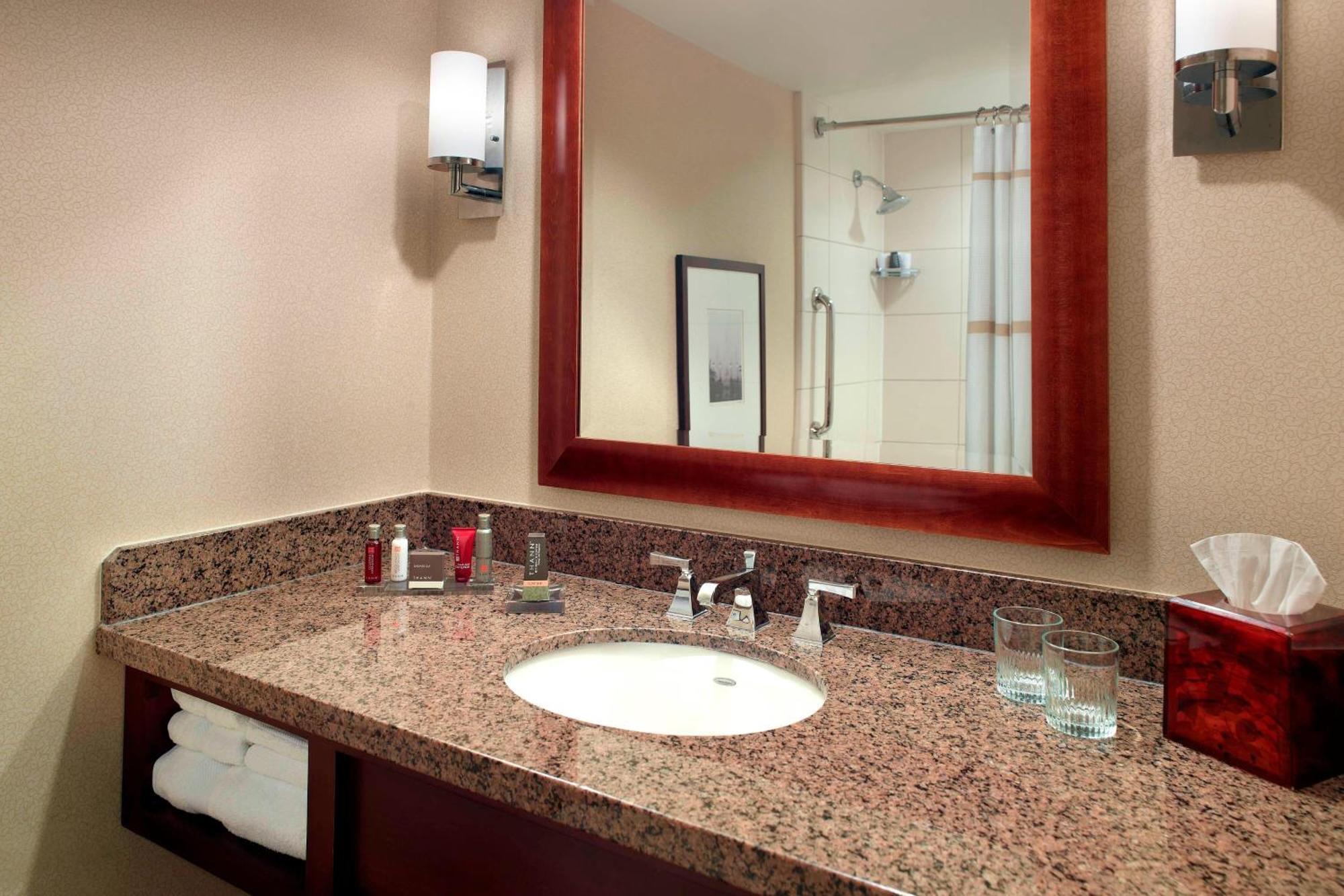 New Orleans Marriott Metairie At Lakeway Екстер'єр фото