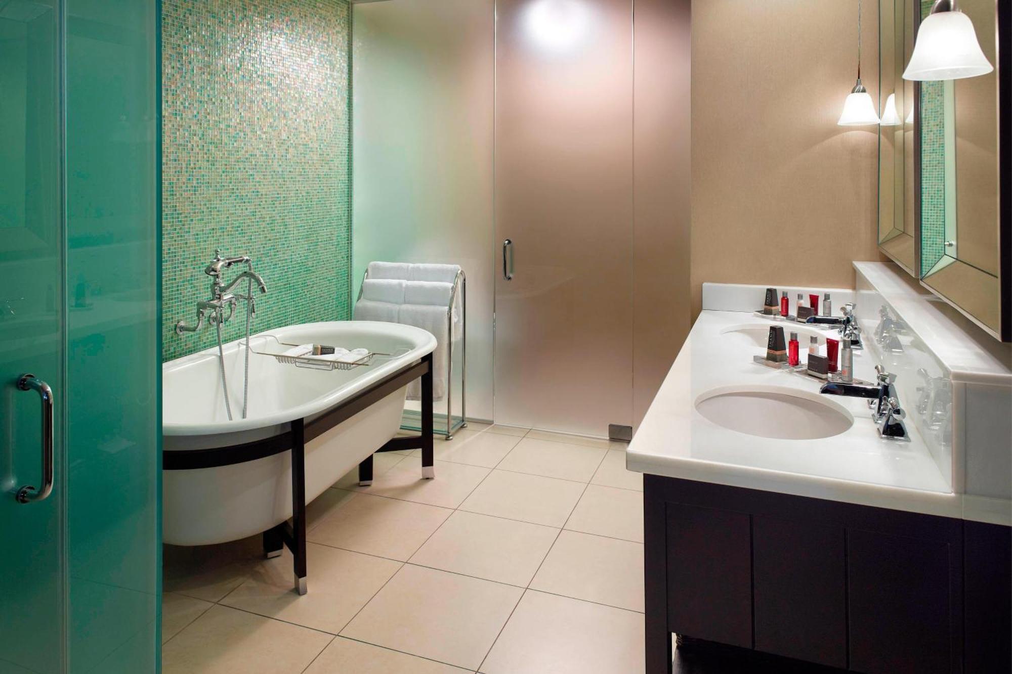 New Orleans Marriott Metairie At Lakeway Екстер'єр фото